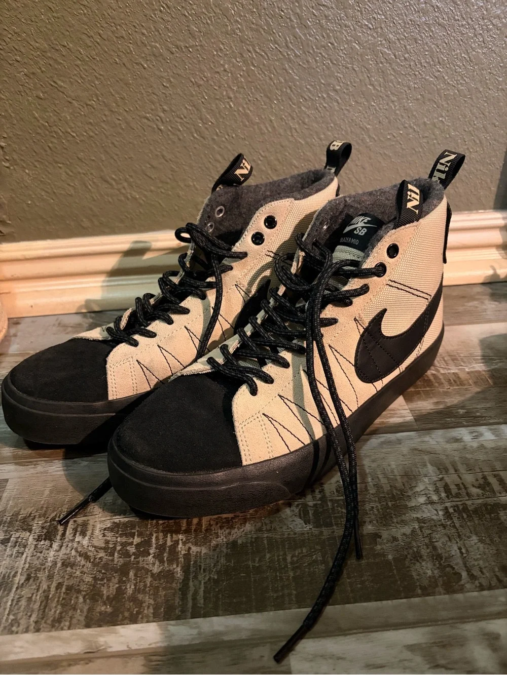 Nike Men’s Black & Cream High-Top Skate Sneakers